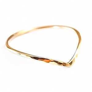 𝟯 𝗣𝗔𝗖𝗞 - 14K yellow gold filled textured hammered stackable chevron ring
